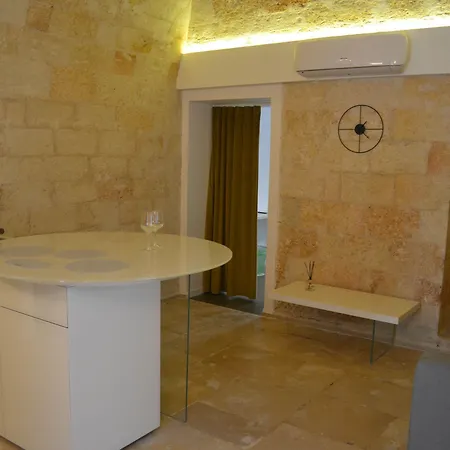 Corte Cairoli And 4* Modugno