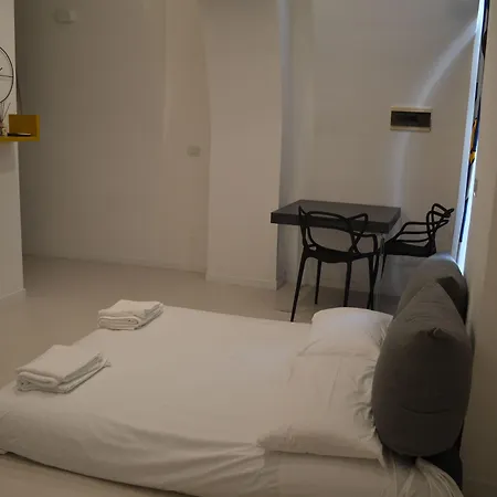 Corte Cairoli And Bed and breakfast