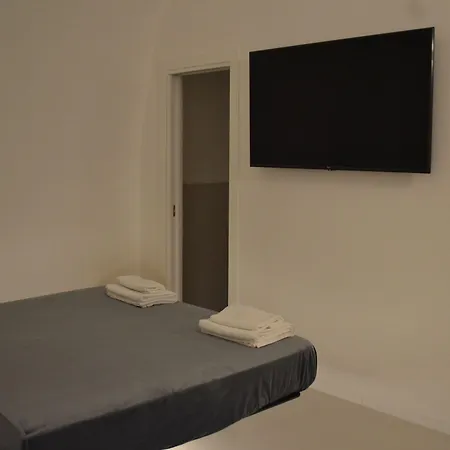 Corte Cairoli And Bed and breakfast Modugno