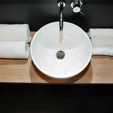 Corte Cairoli And 4* Modugno