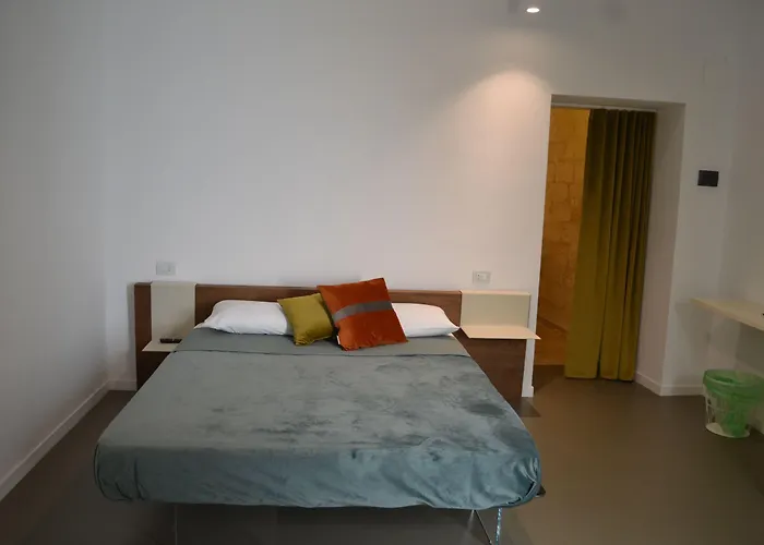 Corte Cairoli And Bed & Breakfast 4*